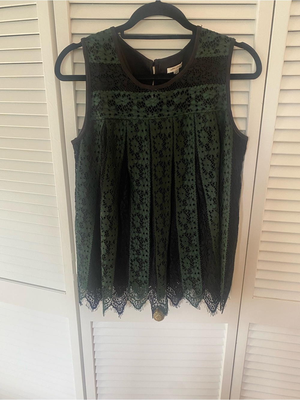 Ultra Pink Green Lace Sleeveless top